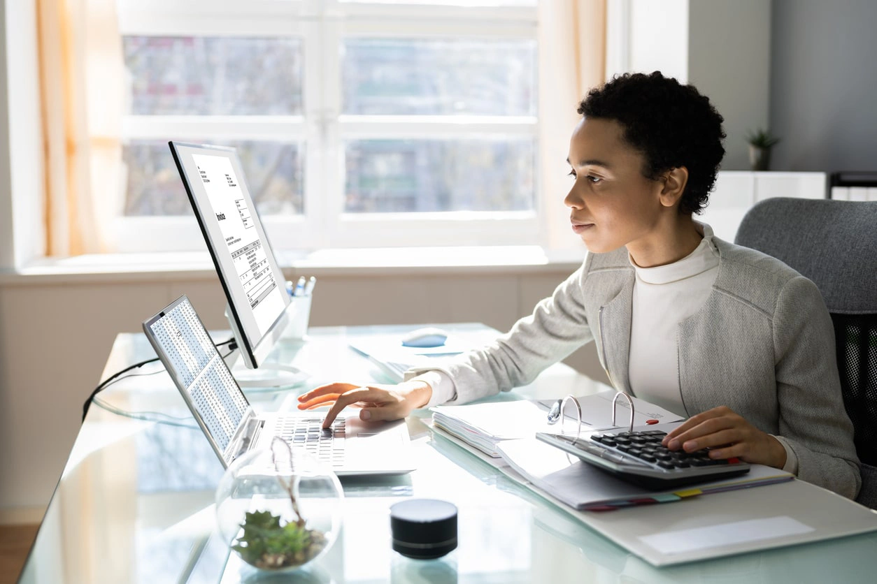 Businesswoman working on her computer